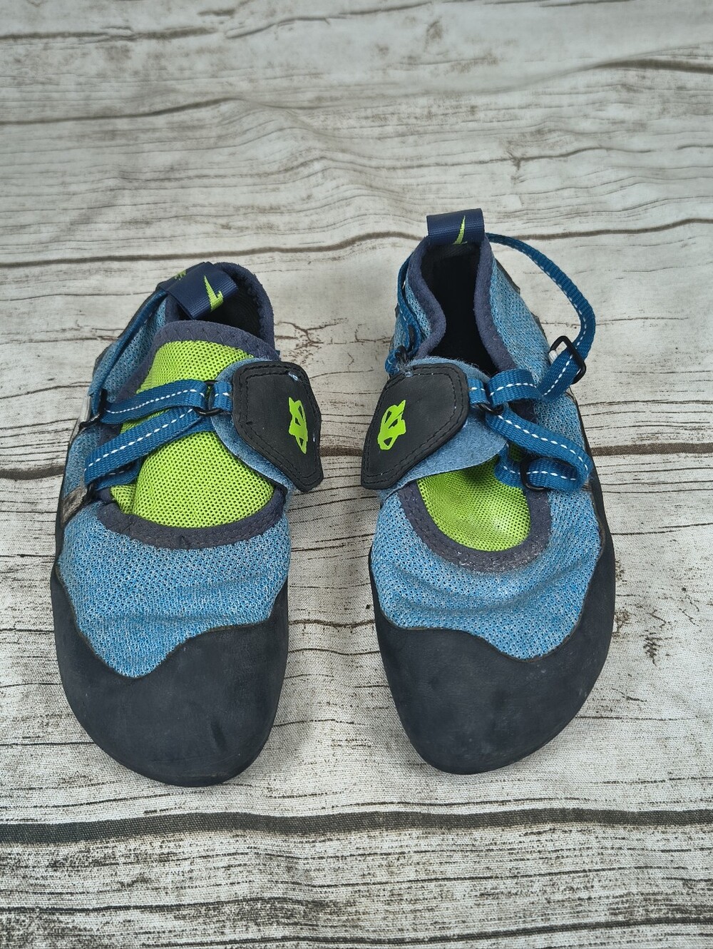 Evolv Youth Rock Climbing Bouldering Shoes Size 3